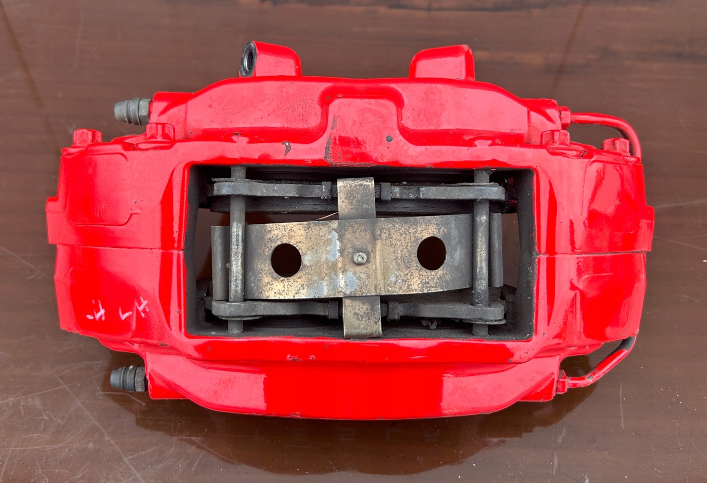 třmen brzdový levý předek TESLA MODEL S
