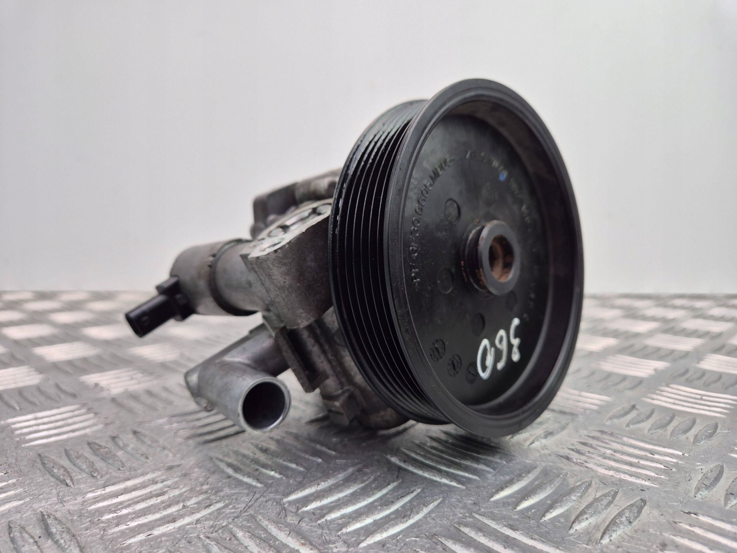 Mercedes C200 CGI W204 servo pump A0064667501 M271