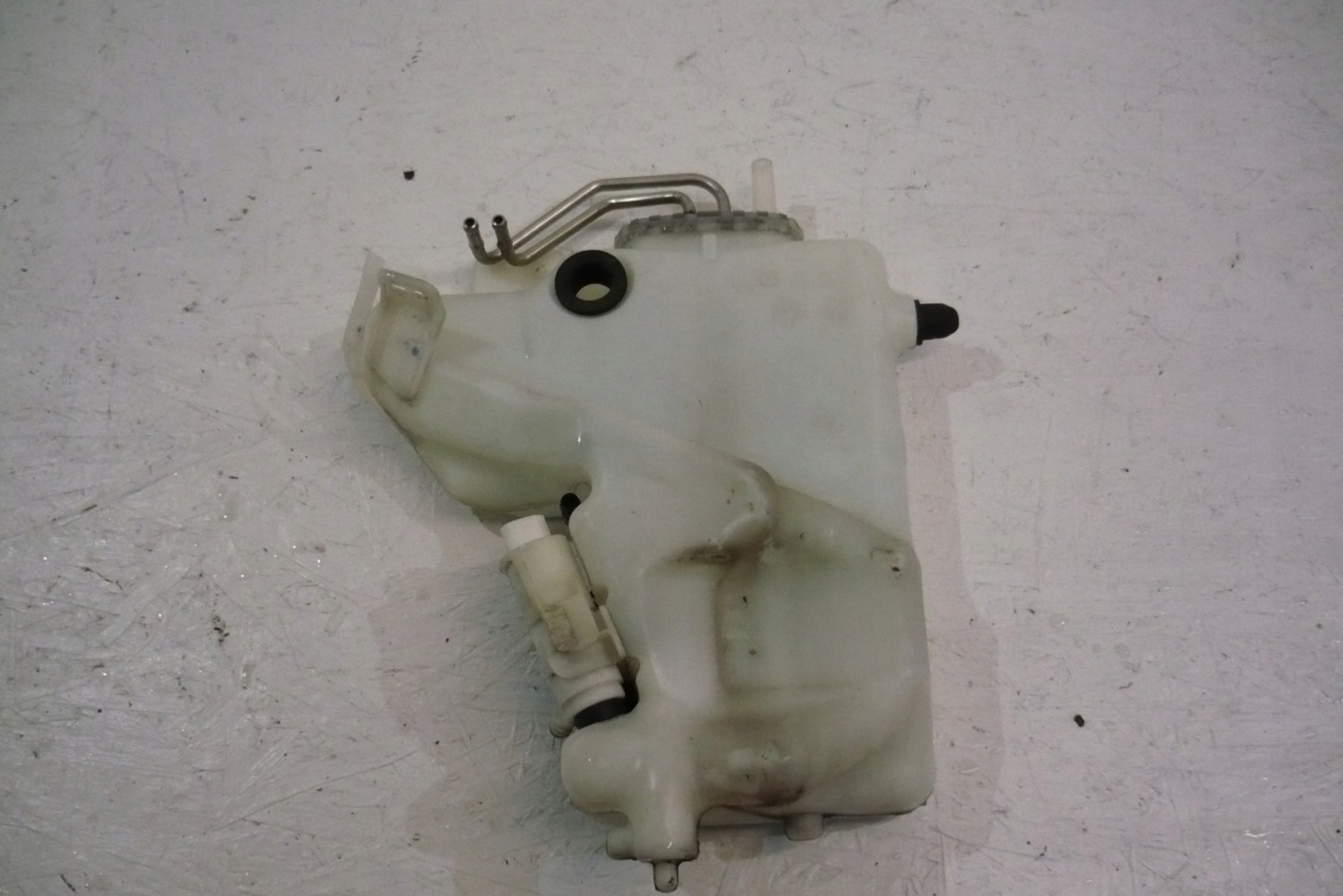 Mercedes E klasa W211 washer fluid tank