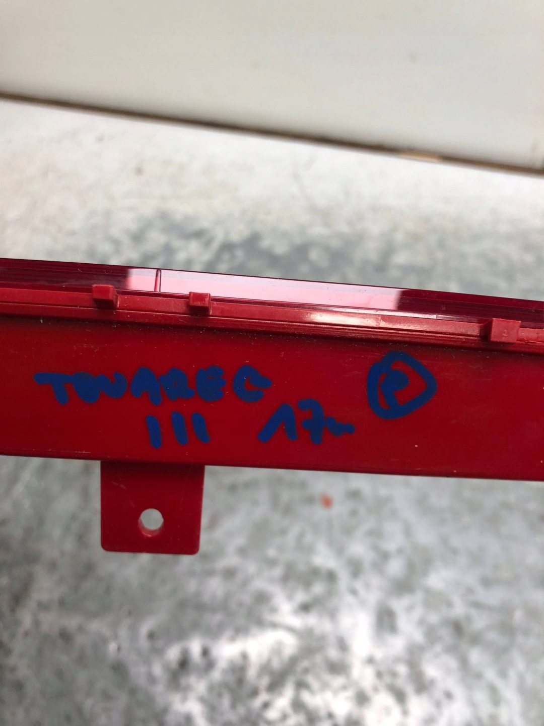 TRZECIE light STOP VW TOUAREG III 5G6945087A