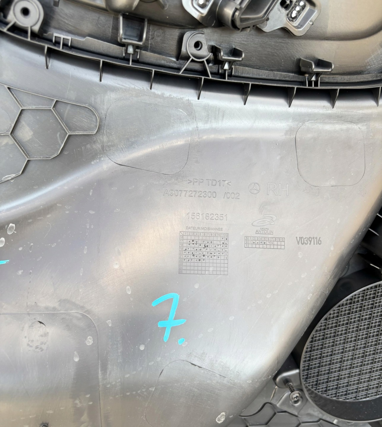 SPRINTER 907 910 17- side door PRZEDNICH right original new ORYG.