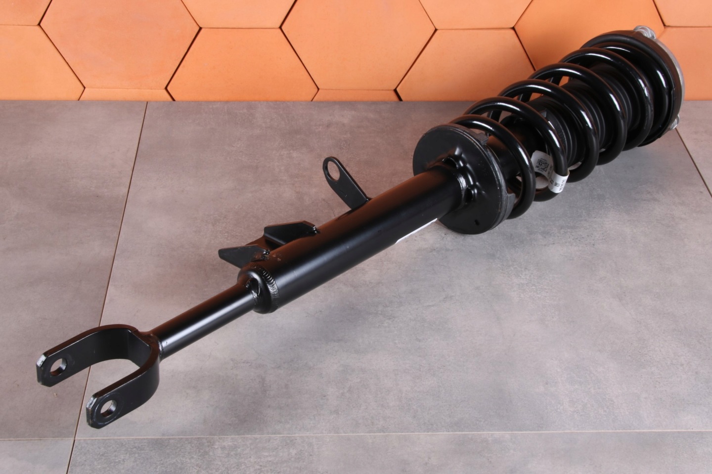 BMW 5 G60 530e B48X shock absorber left front front 5A135A5 8599 km !!!