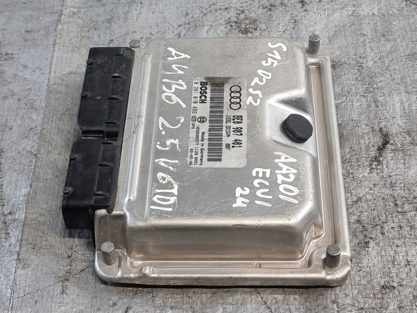 control unit computer of the engine OE 8E0907401 AUDI A4 B6 2.5 TDI