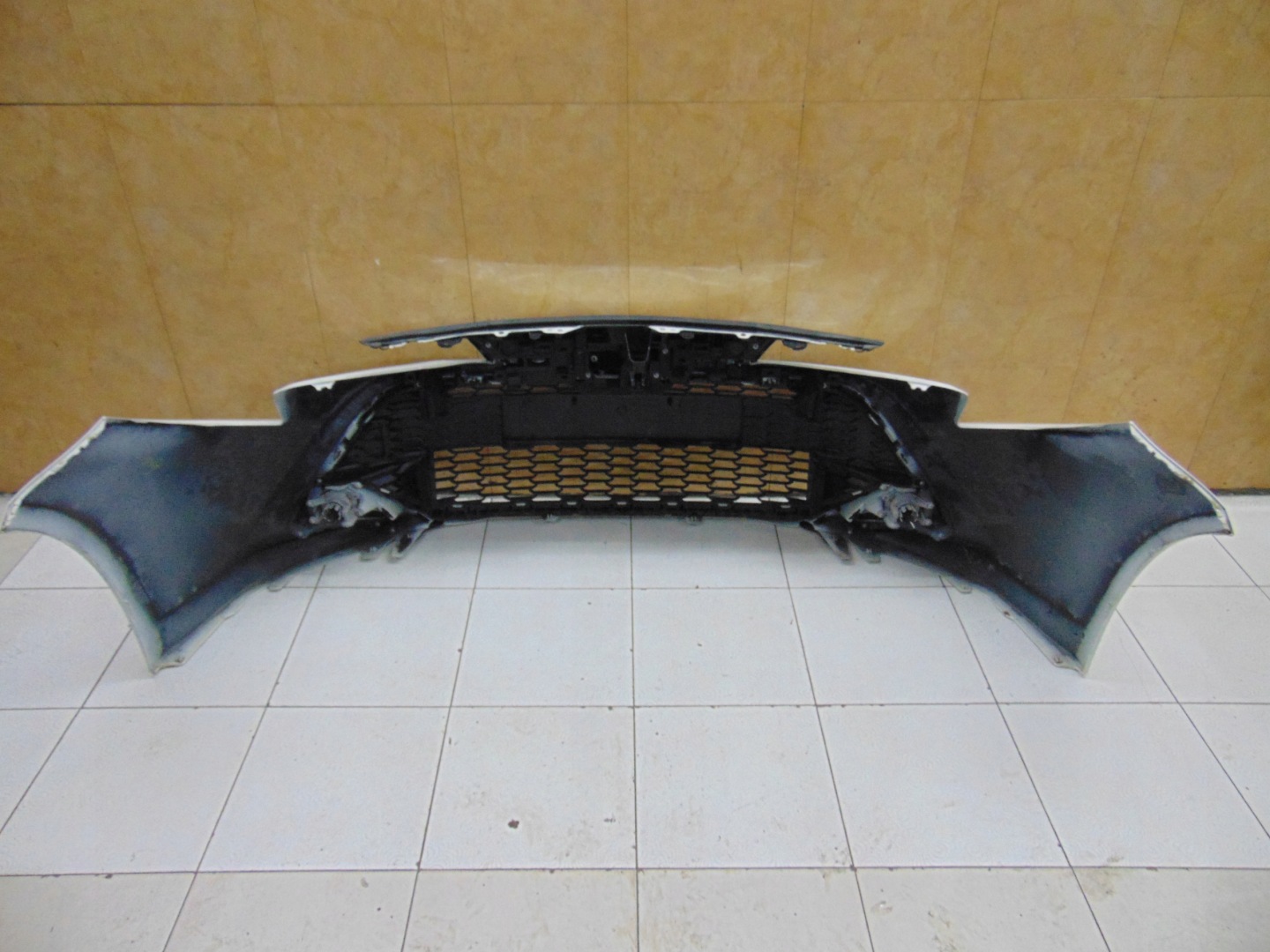 STOSSSTANGE VORNE VORNE TOYOTA COROLLA E21 HB