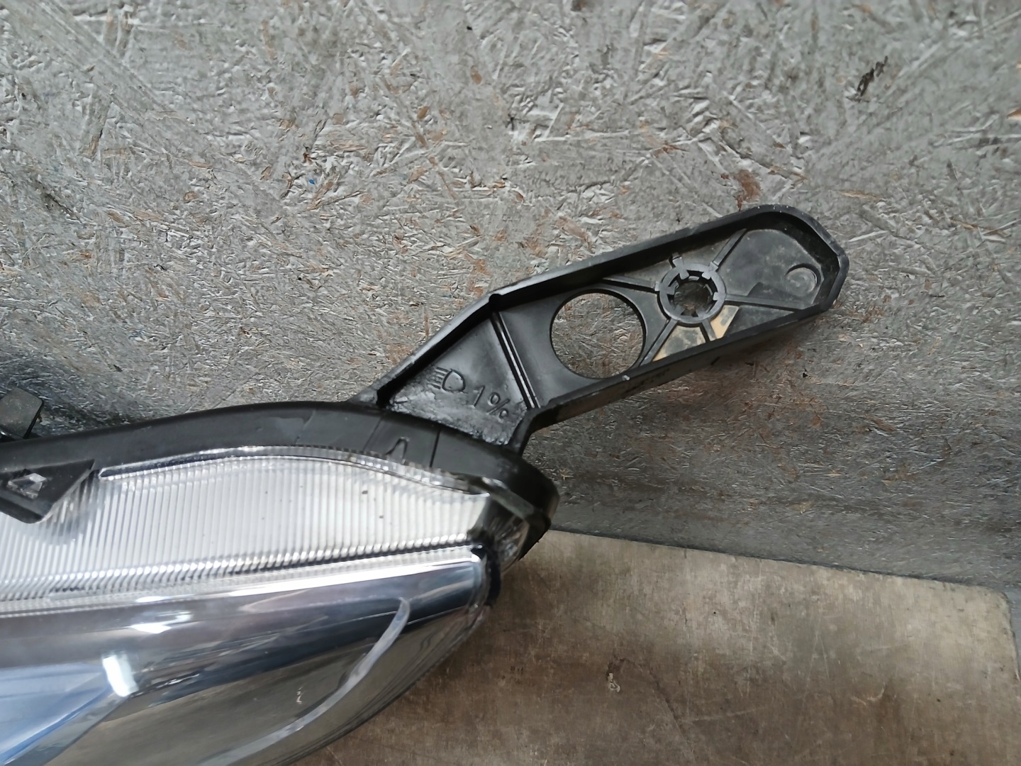 light front left FORD B MAX AV11-13W030-AF