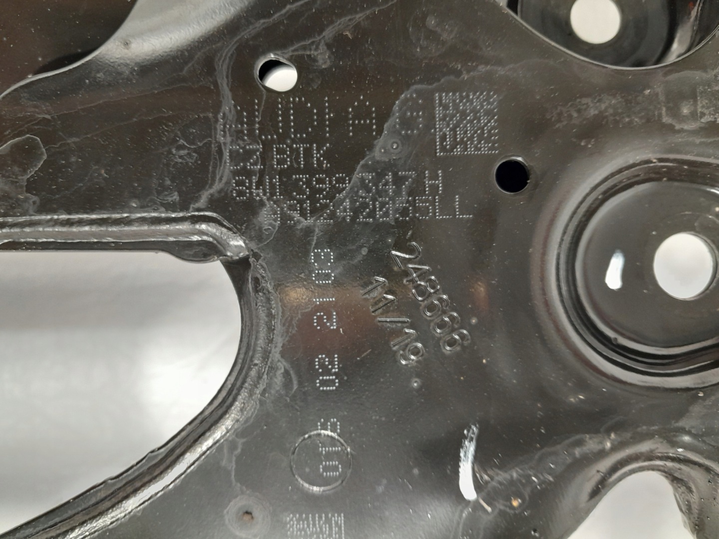 AUDI A4 A5 F5 8W naprava nápravnice nápravnice MOTORU 8W1399347H