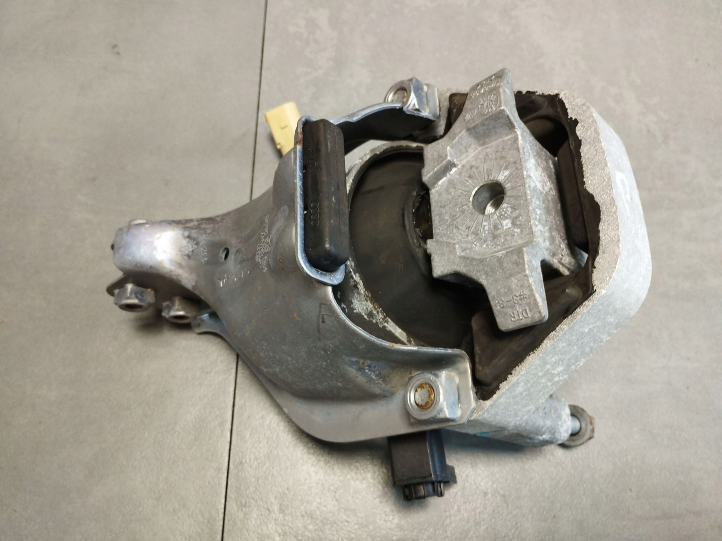 Audi A8 D4 4H 3.0 TDI engine mount 4G0199381LO