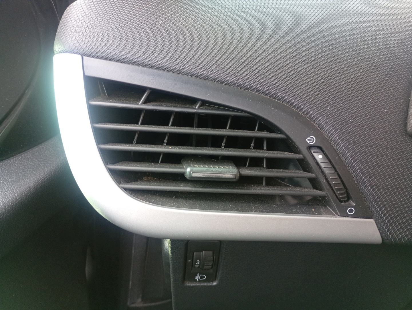 grid air conditioning devices air left driver´s Peugeot 207 06-13