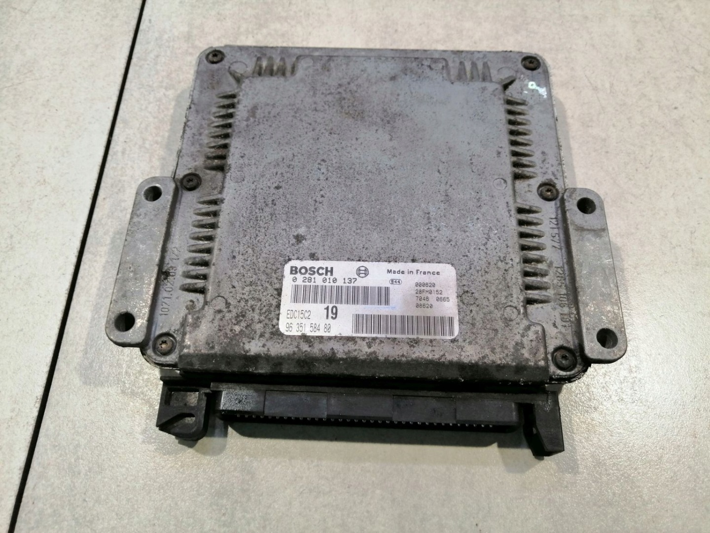 control unit of the engine XSARA PICASSO 2.0 HDI 0281010137