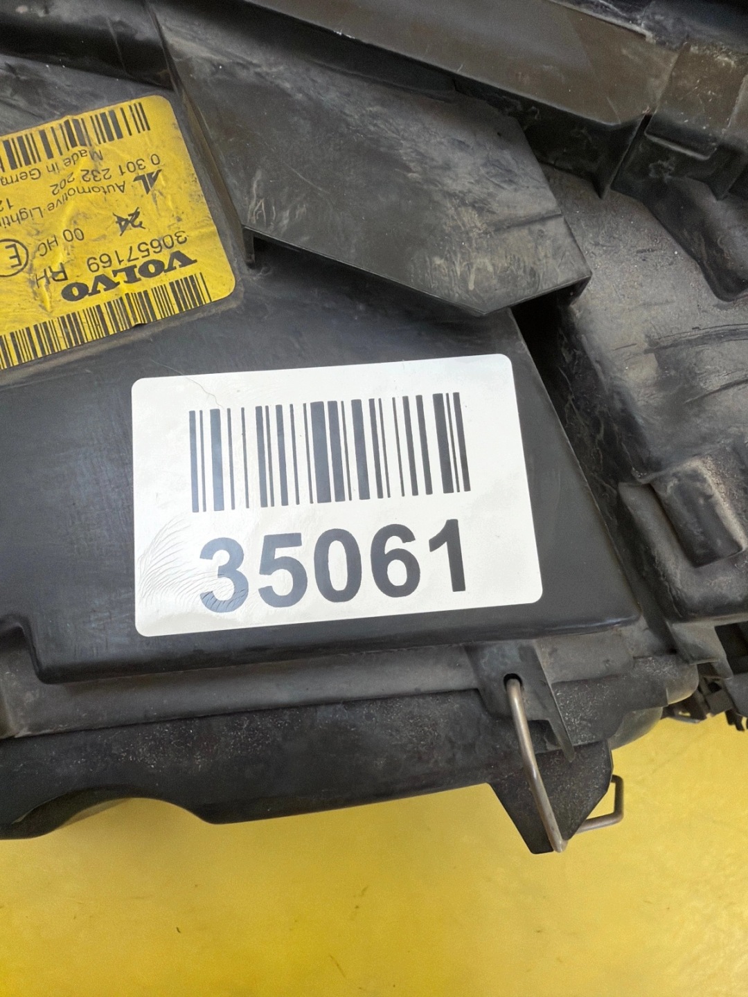 light right front Volvo C30 and lens H7 30657169