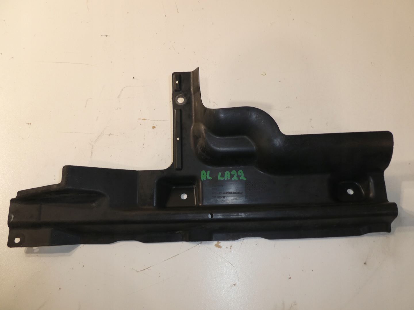 cover chassis left rear part VW T5 T6 7E1825311