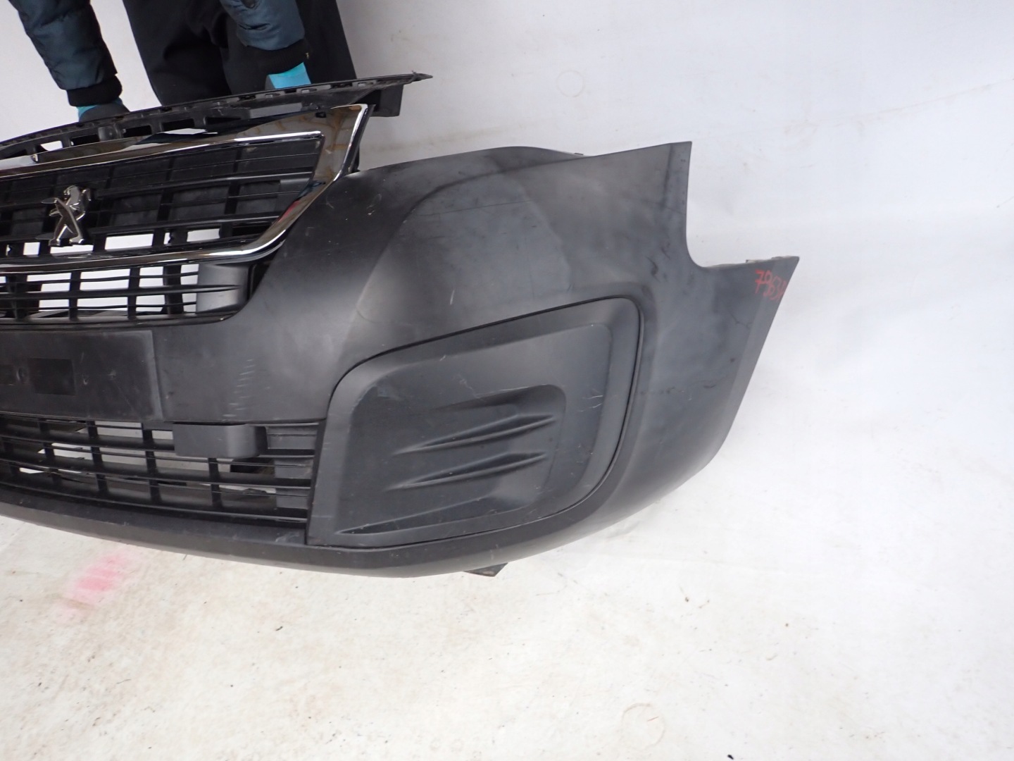 PEUGEOT PARTNER III LIFT 15-18 bumper front front pillar 9810923277