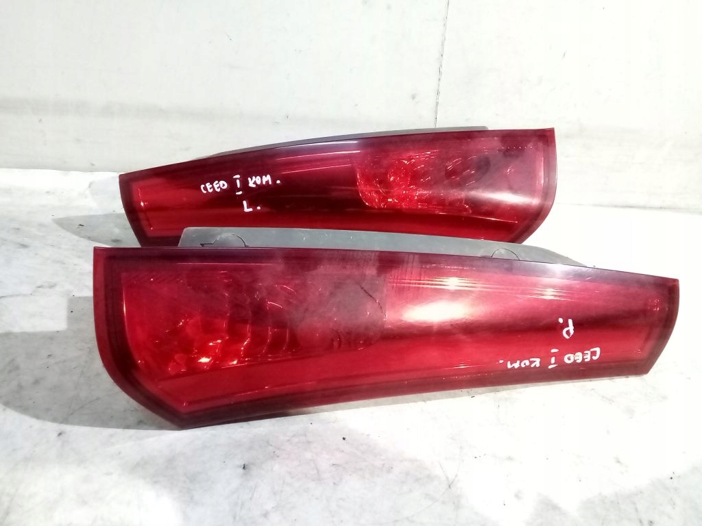 Kia Ceed and 1 kombi lights rear part rear. upper right and left