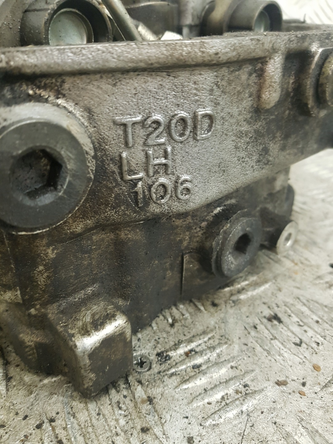 head. complete SUBARU LEGACY 4 LH106T20D