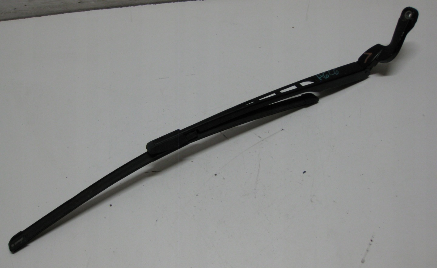 AUDI A6 C6 2.7 TDI 07R wiper arm left 4F1955409