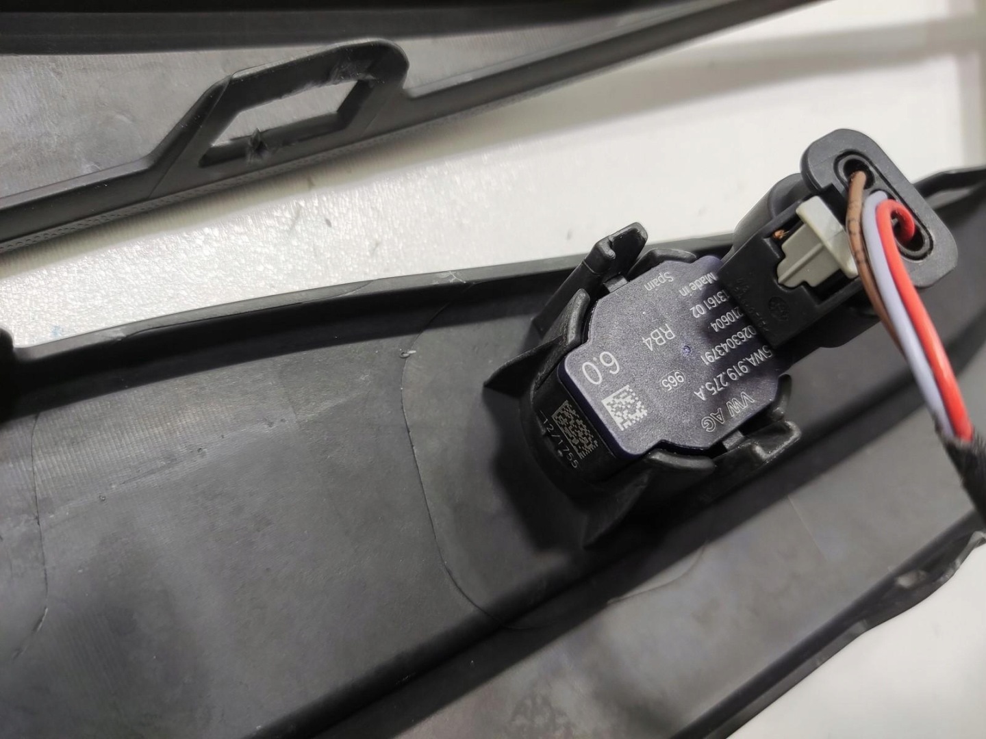 grid left of a bumper front sensor PDC VOLKSWAGEN GOLF VIII 2019-2024