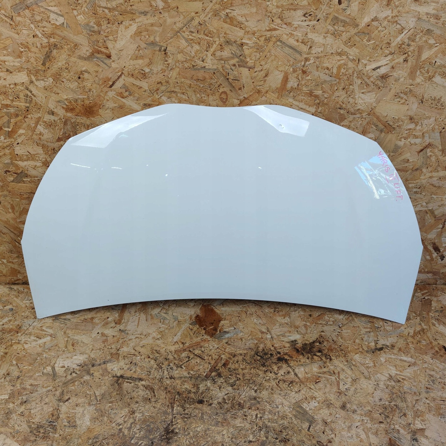 bonnet front Toyota Yaris III