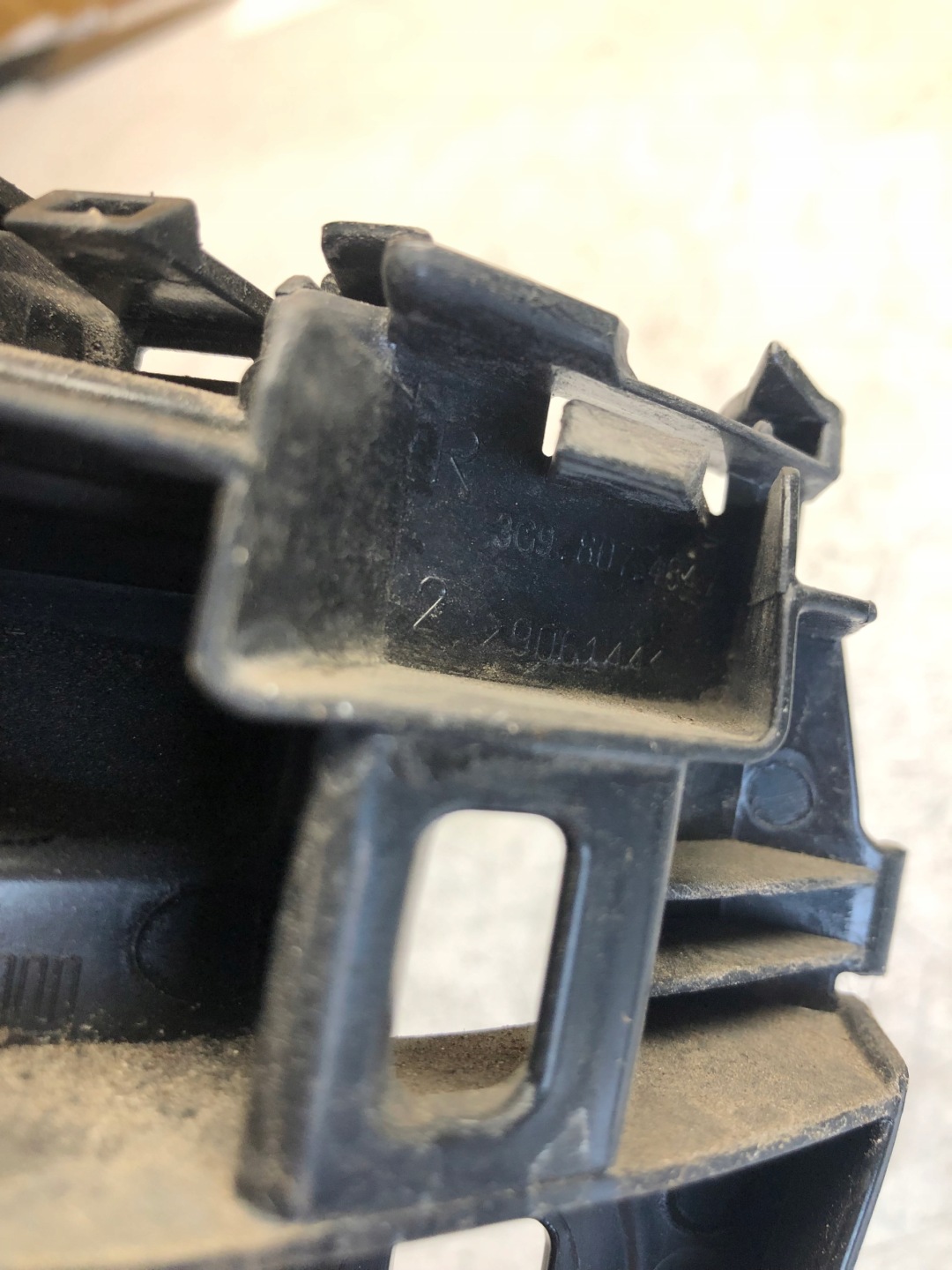 bumper bracket right rear part PASSAT B8 KOMBI