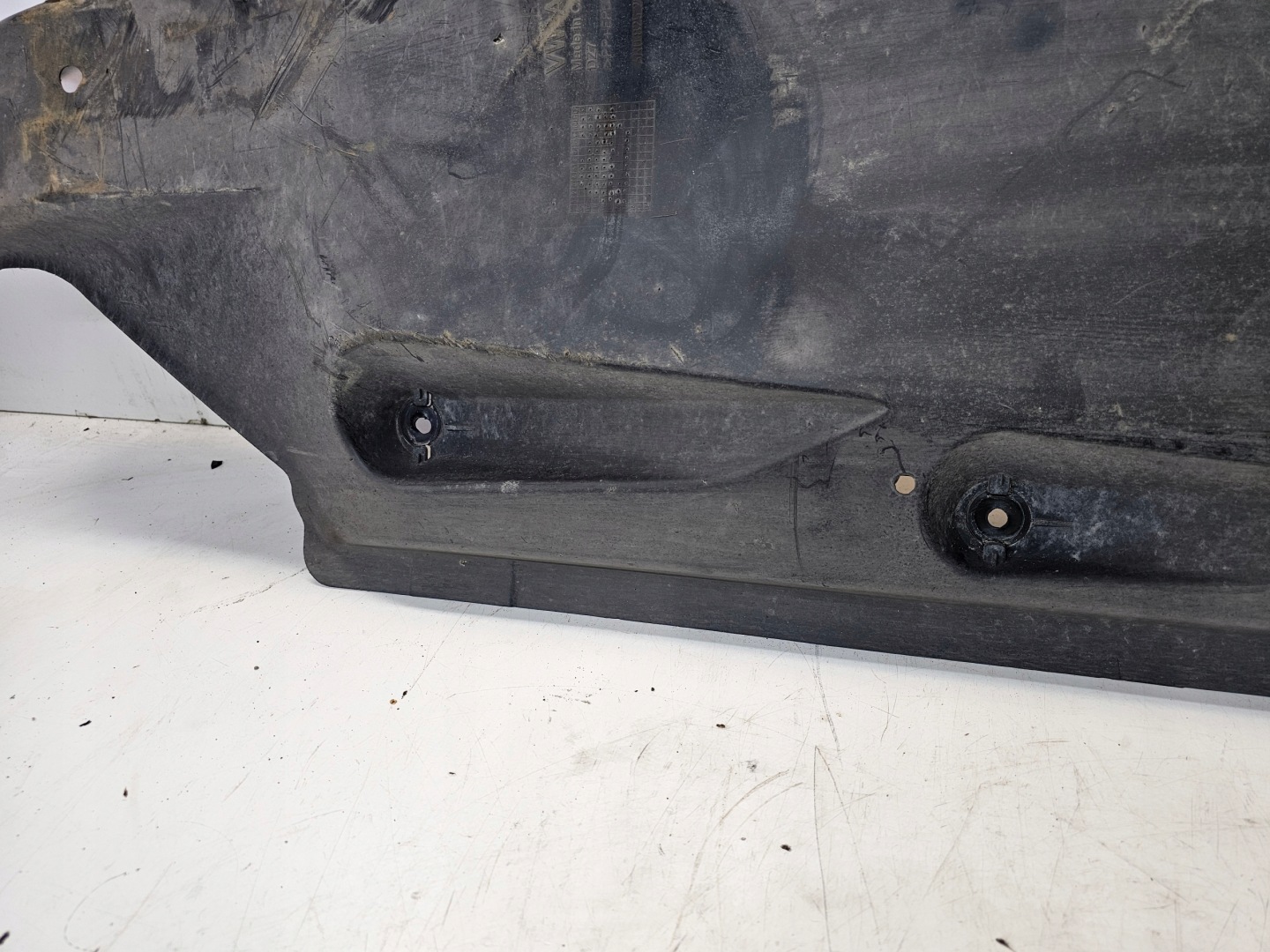 BLENDE ABDECKUNG ABDECKUNG UNTERFAHRSCHUTZ RECHTS AUDI A1 VW 6R0825202