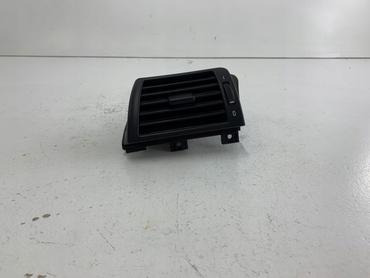 BMW E46 grid air conditioning devices left 8361897