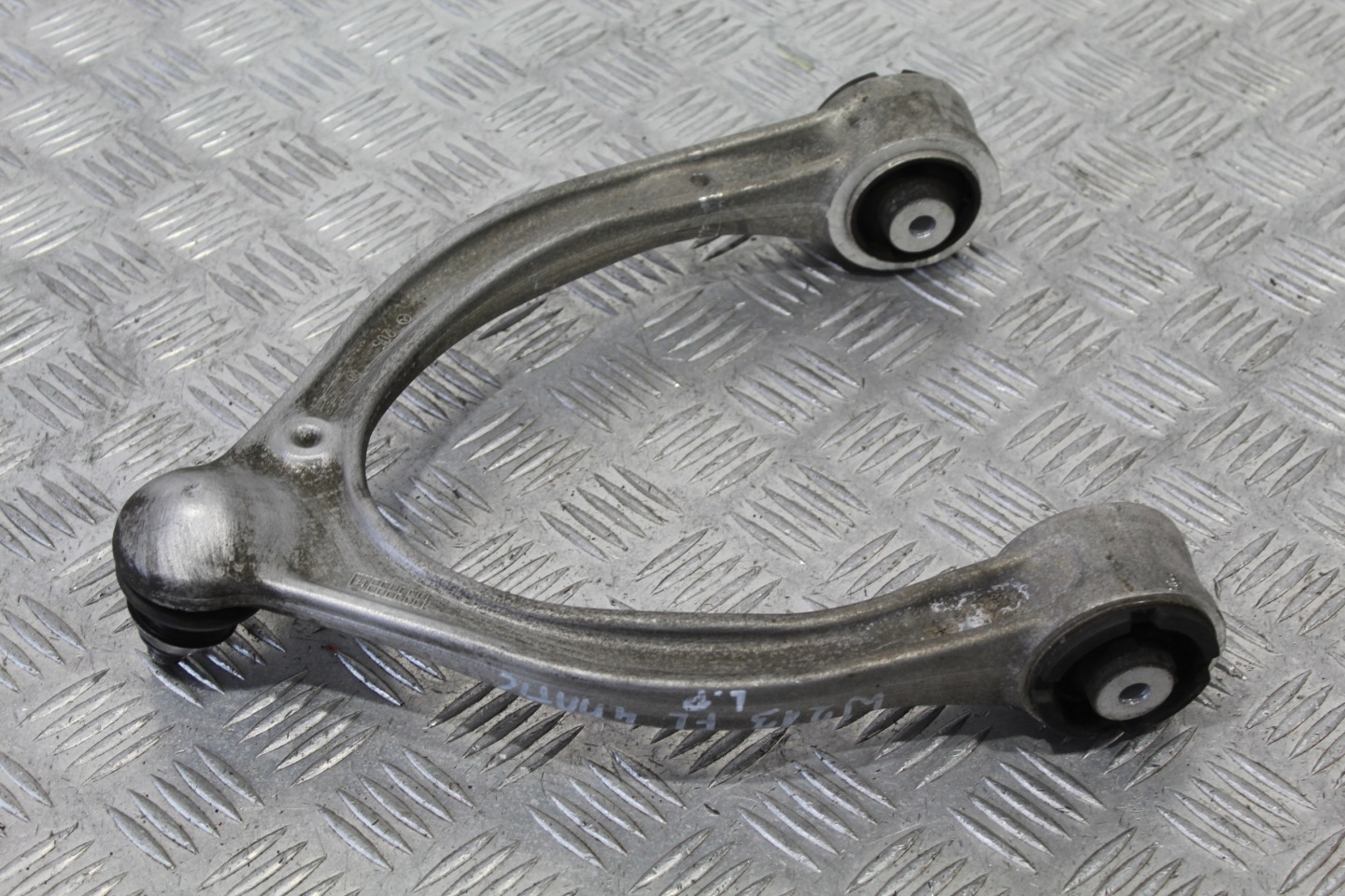 arm left front upper MERCEDES W213 LIFT 4MATIC
