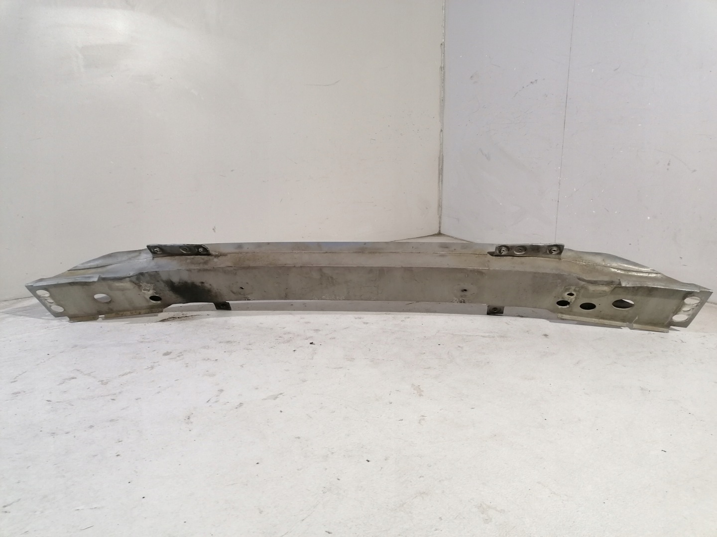 Volvo S80 and sider below bumper front