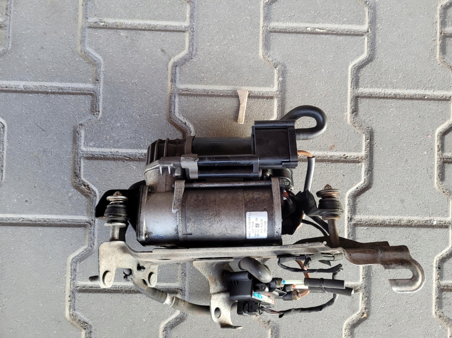holder compressor; springing MERCEDES E 220 D W213 KOMBI