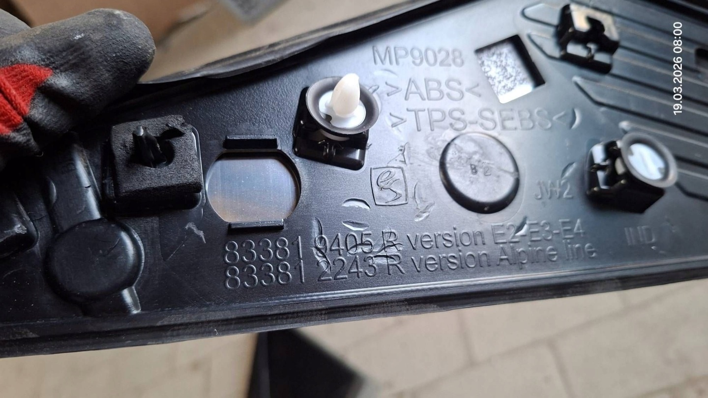 lista sárvédöt far strona bal Renault Scenic E-Tech V 833819405R