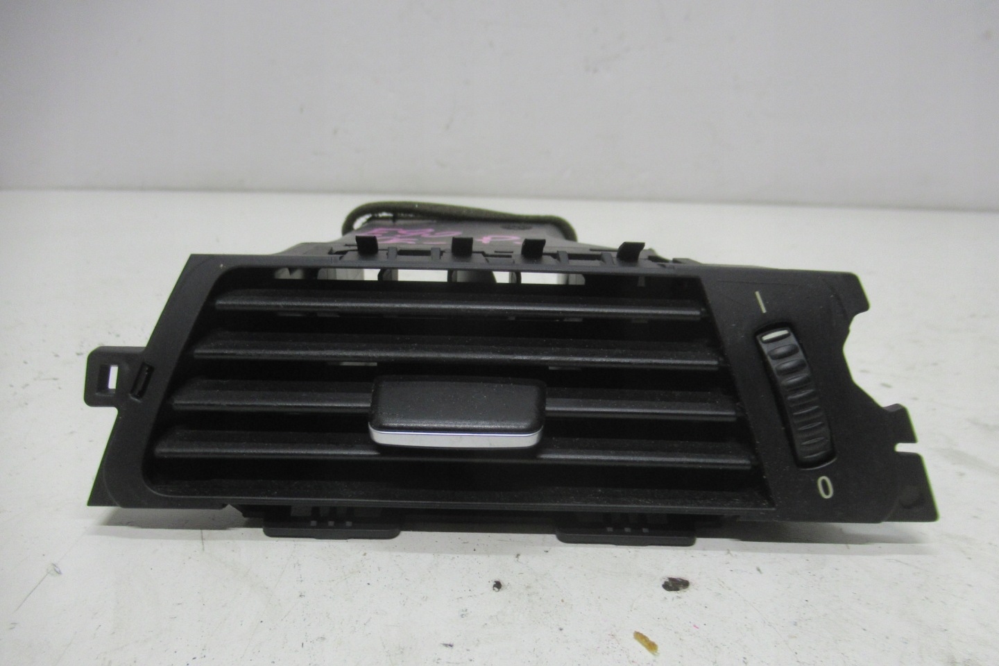 BMW E90 06R grid air conditioning devices right EU 9123298