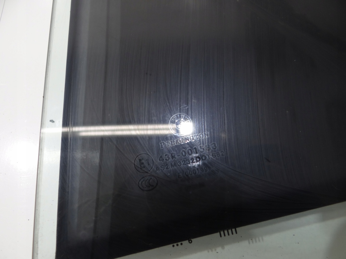 window side door left rear part BMW E87 (16932470)