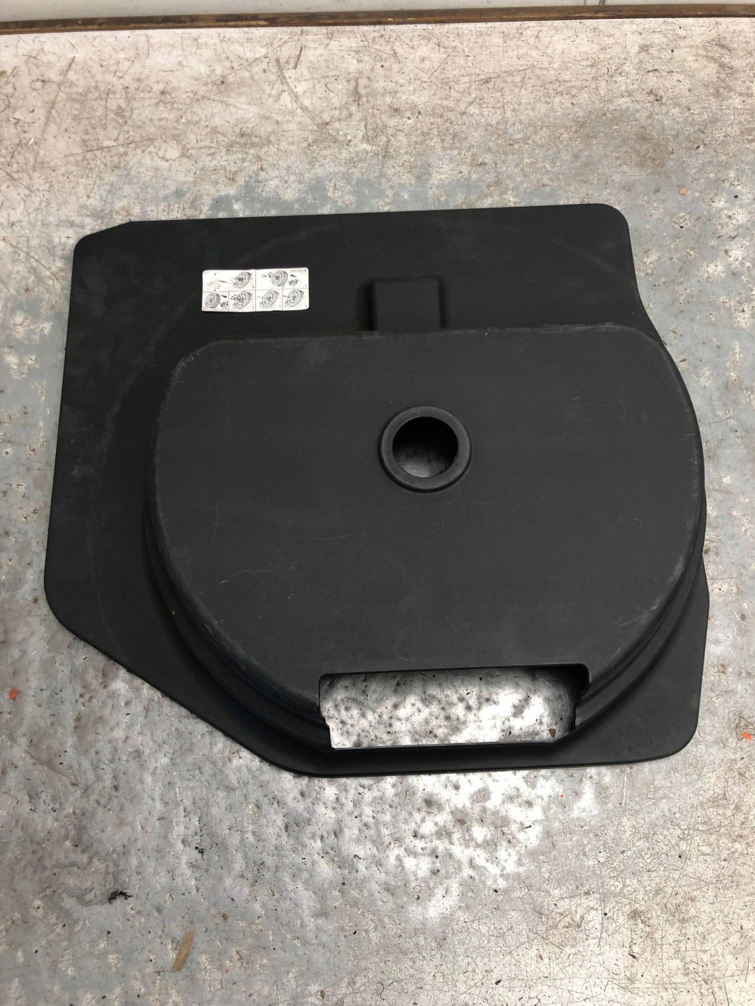 passenger compartment boot floor well AUDI A4 B8 LIFT 8T0012116B