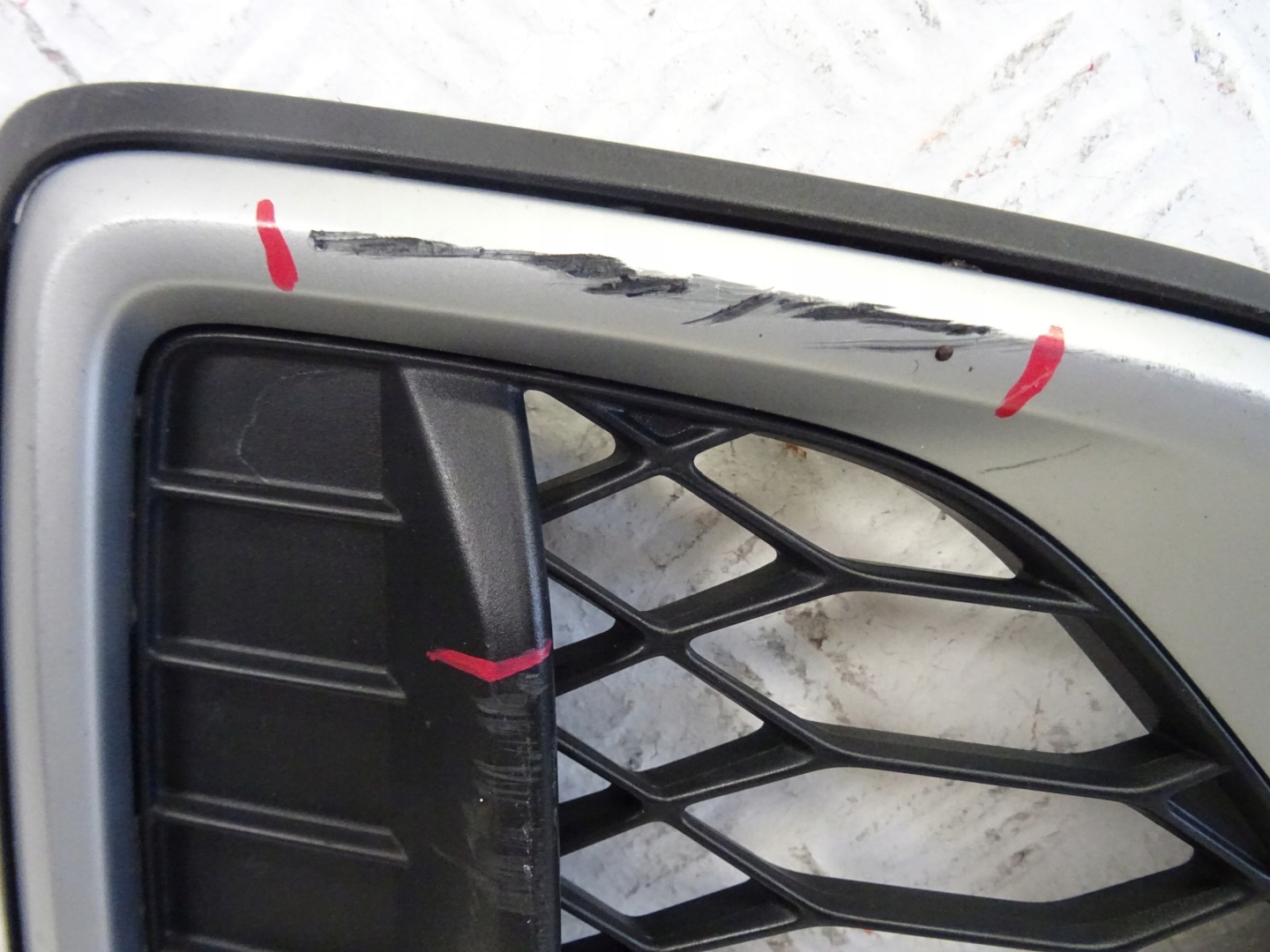 grid of a bumper front front right AUDI Q2 LIFT S-LINE 81A807682Q