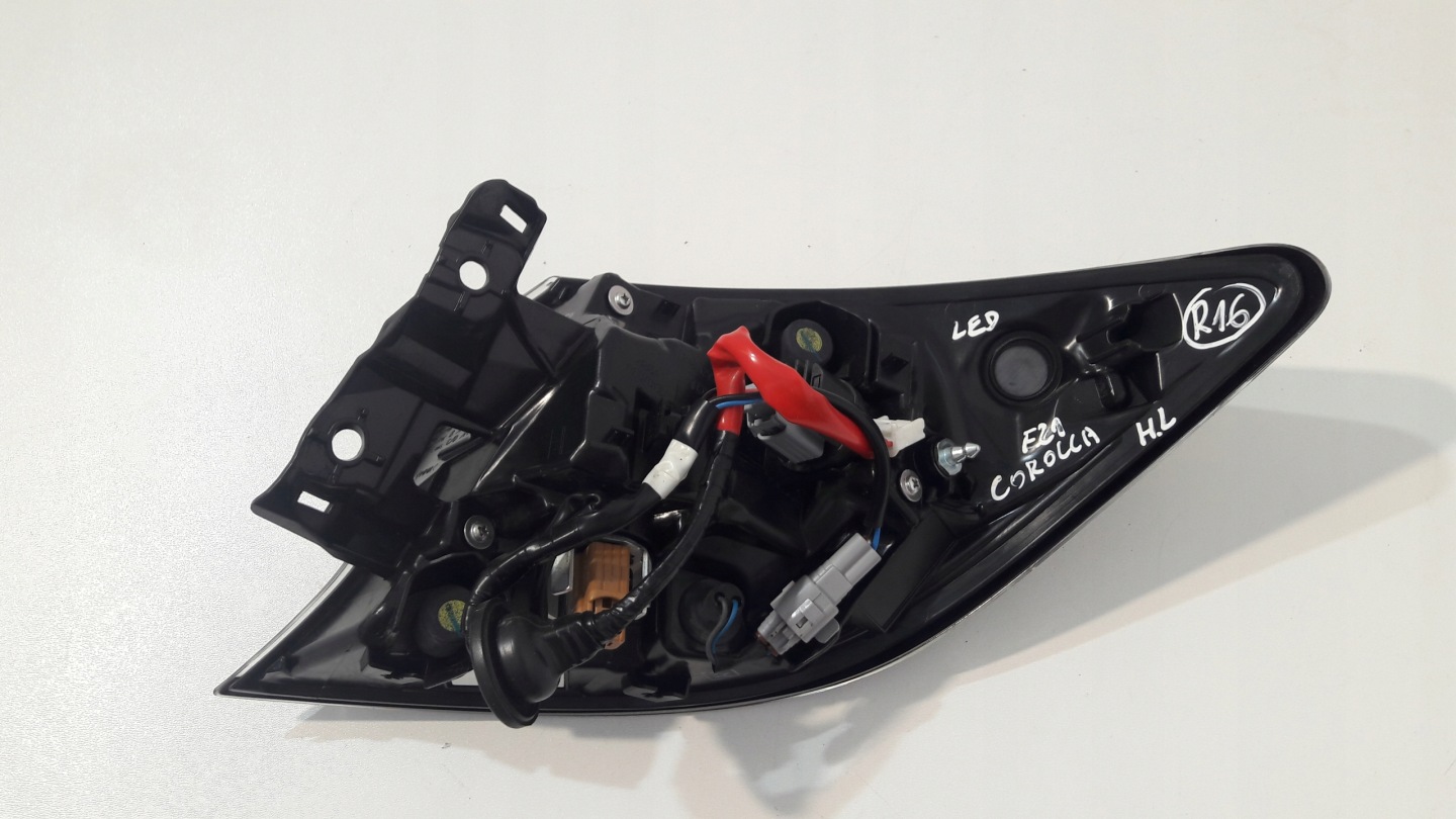 TOYOTA COROLLA E21 rear left light HATCHBACK LED (R16)