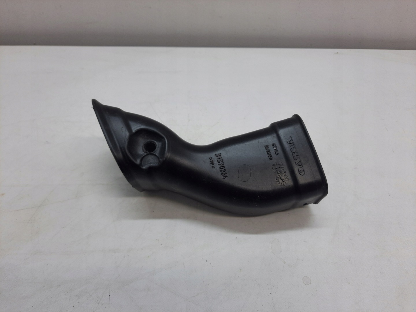 VOLVO V90 S90 16- intake air hose original