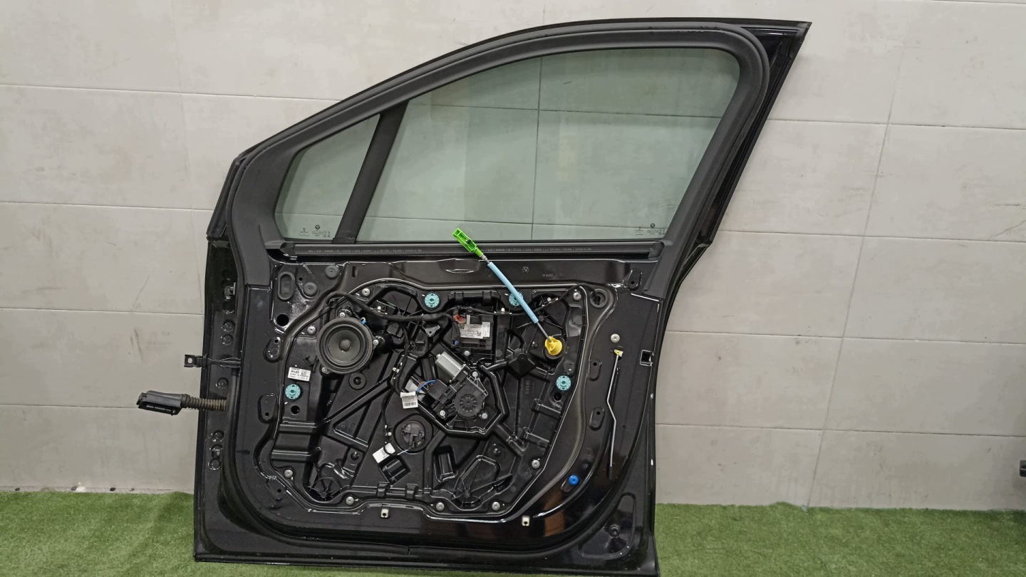 BMW U06 door right front 475