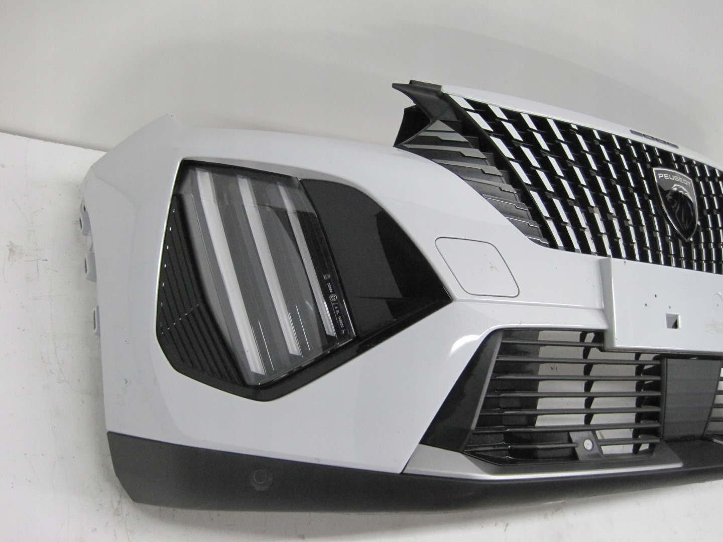 bumper PEUGEOT 2008 24R 4 PDC below RADAR front front