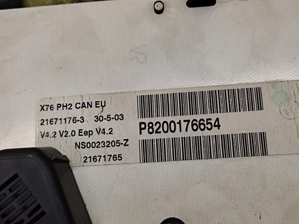 RENAULT KANGOO and 1.2 dials P8200176654