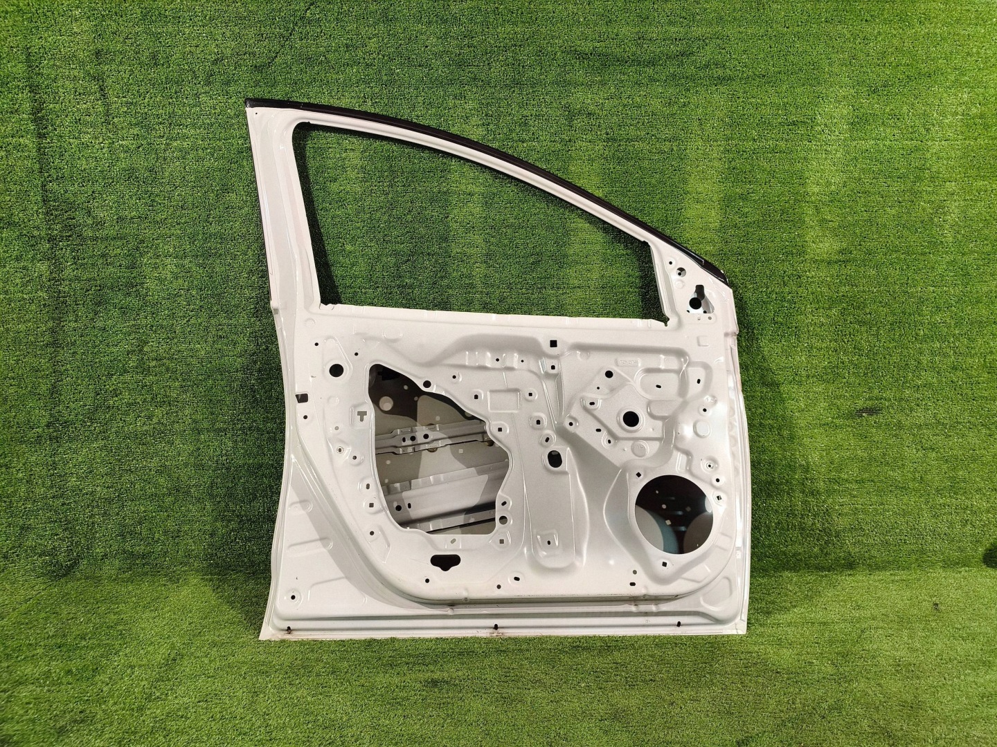 door front left left front TOYOTA YARIS IV NR.4940