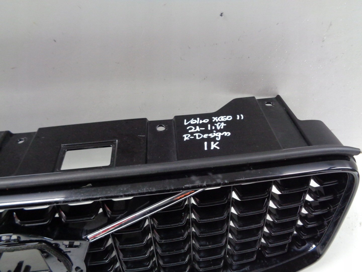 maska VOLVO XC60 II 21- LIFT R-design