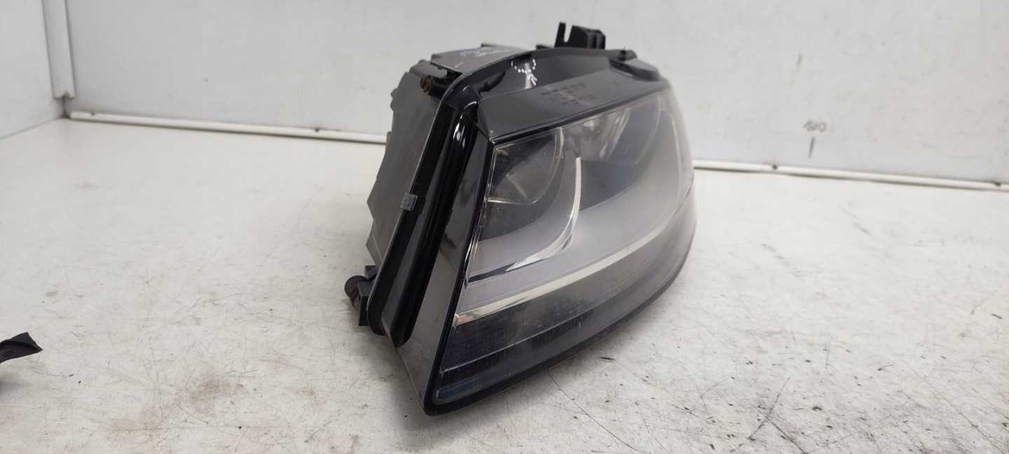 light front front left Audi A4 B8