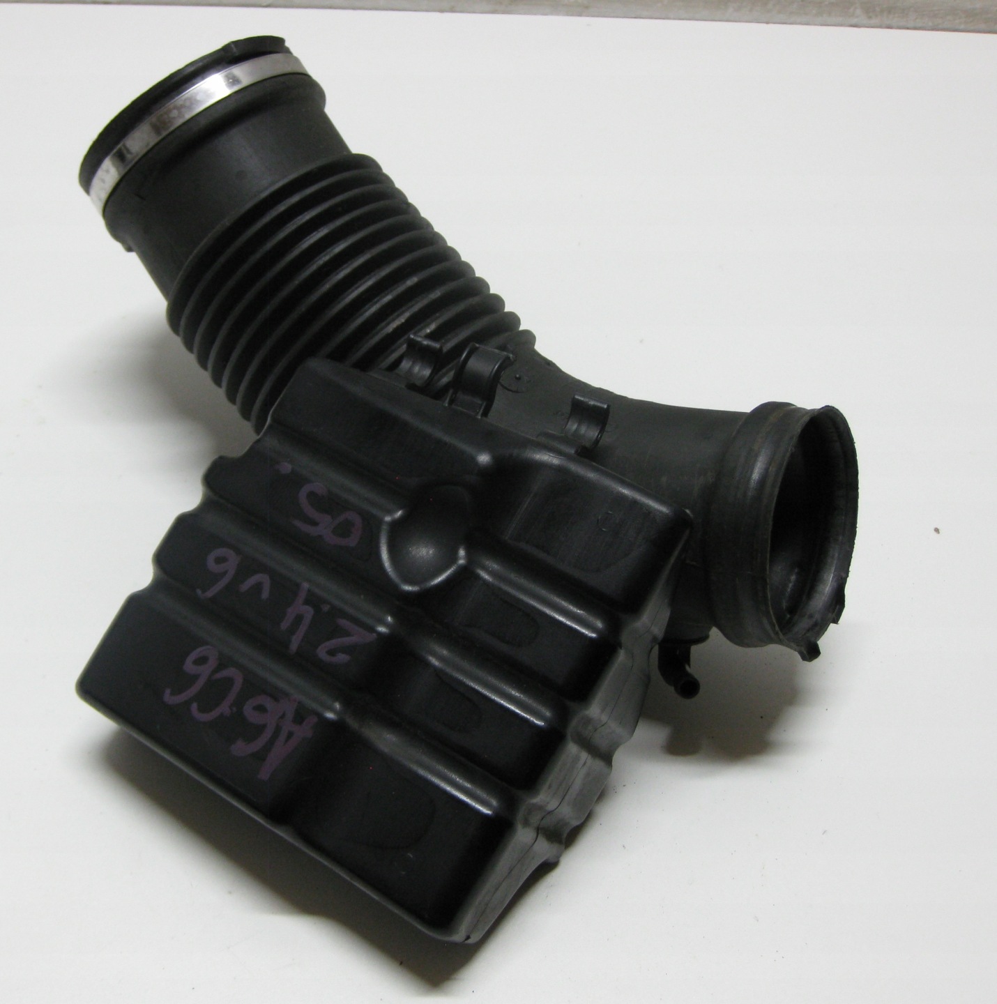 AUDI A6 C6 2.4 6V 05R pipe air hose 06E129629E