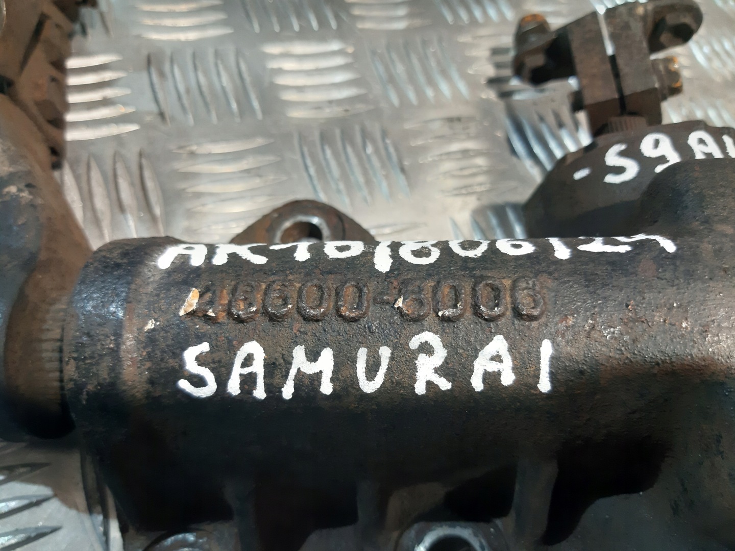 SUZUKI SAMURAI Boîter direction 48600-8006
