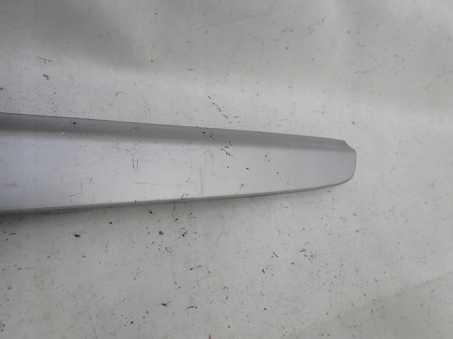 MERCEDES E-class W210 moulding cap bonnet rear part