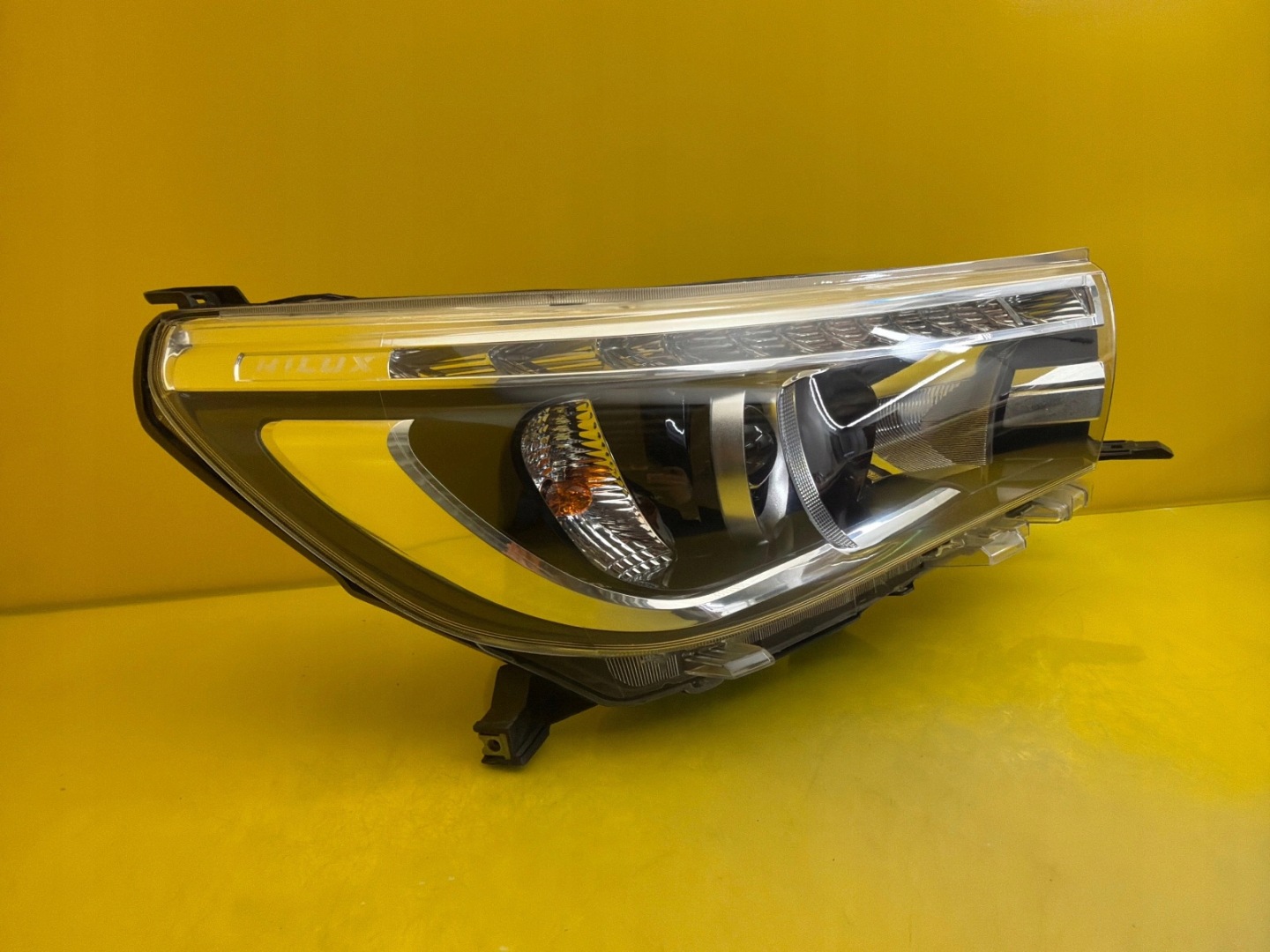 light right front Toyota Hilux VIII Full Led 2016-2021