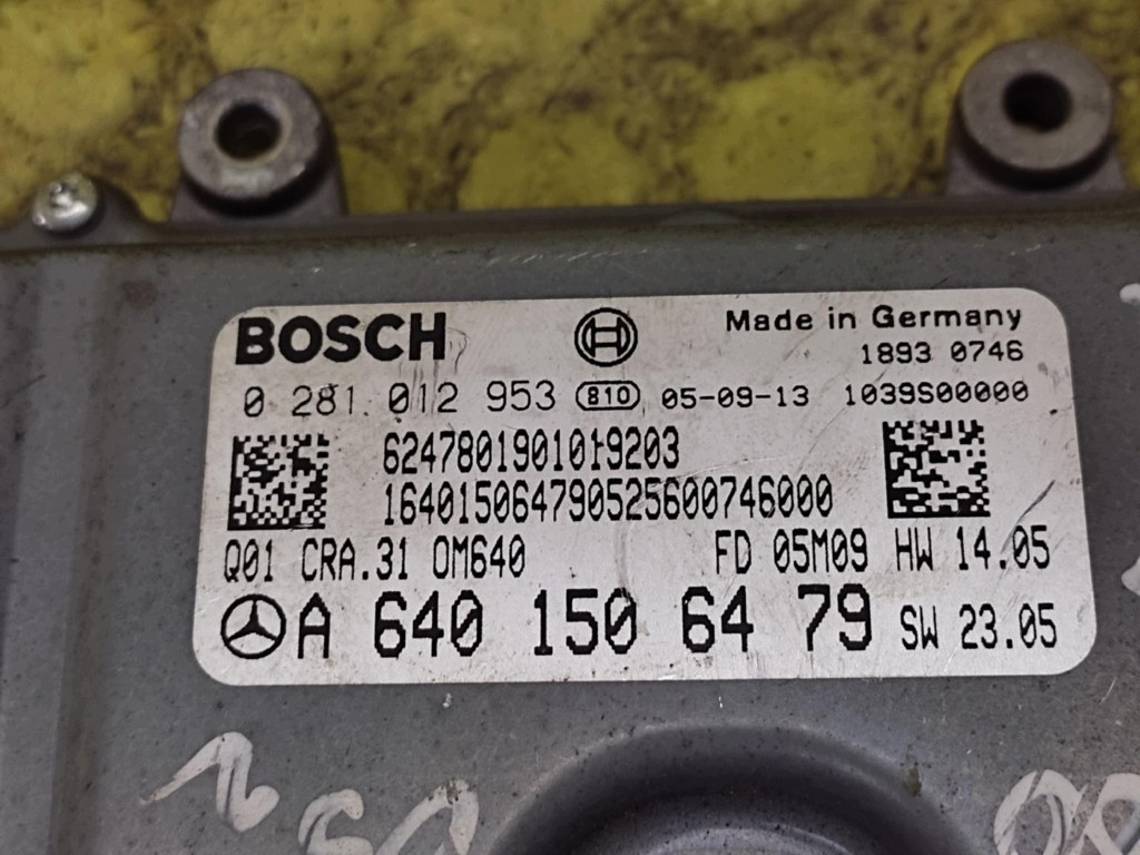 MERCEDES W169 2.0 D control unit of the engine 0281012953