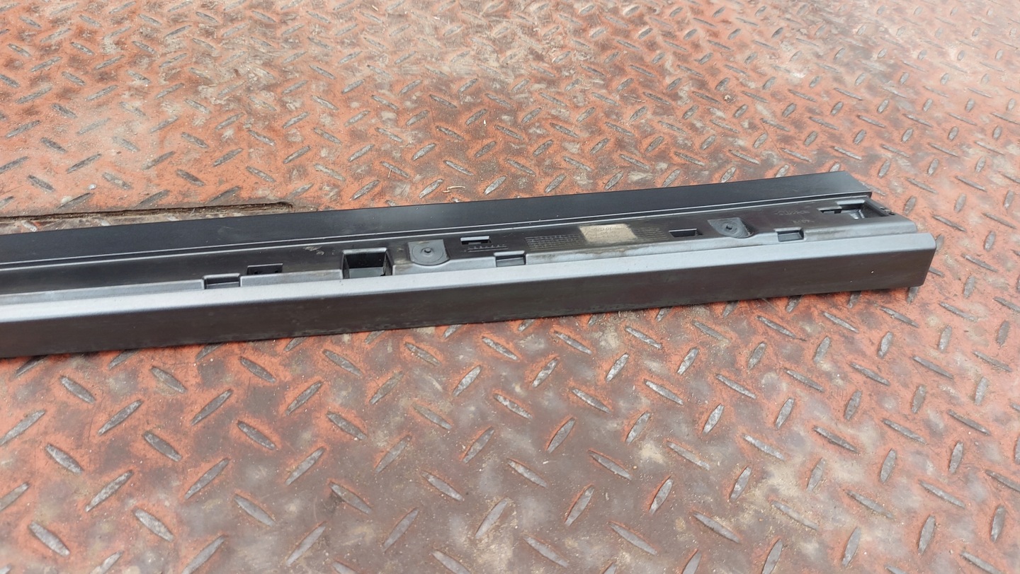 moulding door left left front TOYOTA YARIS III 17