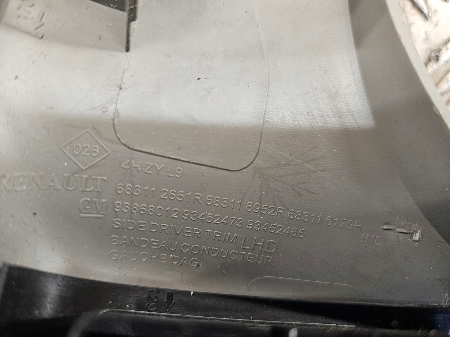 cover grid panel VIVARO TRAFIC III 683112651R