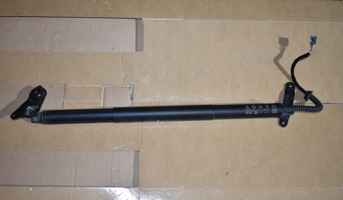 IDEALNY damper right bonnet boot VW TOUAREG III 1