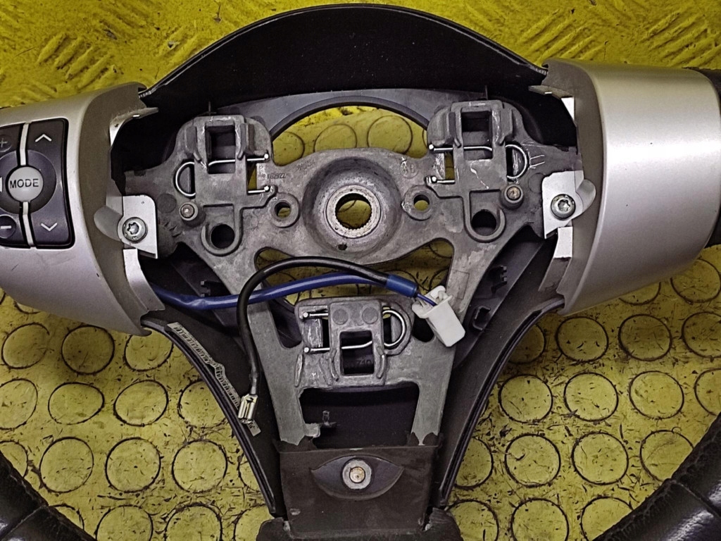 TOYOTA YARIS II lenkrad 305460899FKA