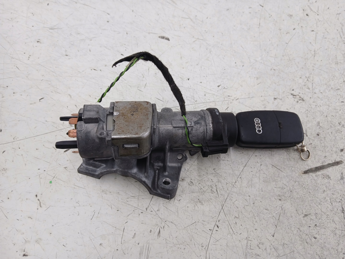 AUDI A4 B6 ignition + key 4B0905851C